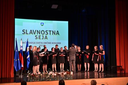 Mešani pevski zbor sv. Anton Kobarid. 