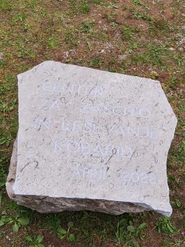 Temeljni kamen je položen.