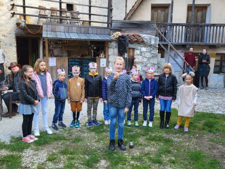 Učenke in učenci PŠ Breginj. 